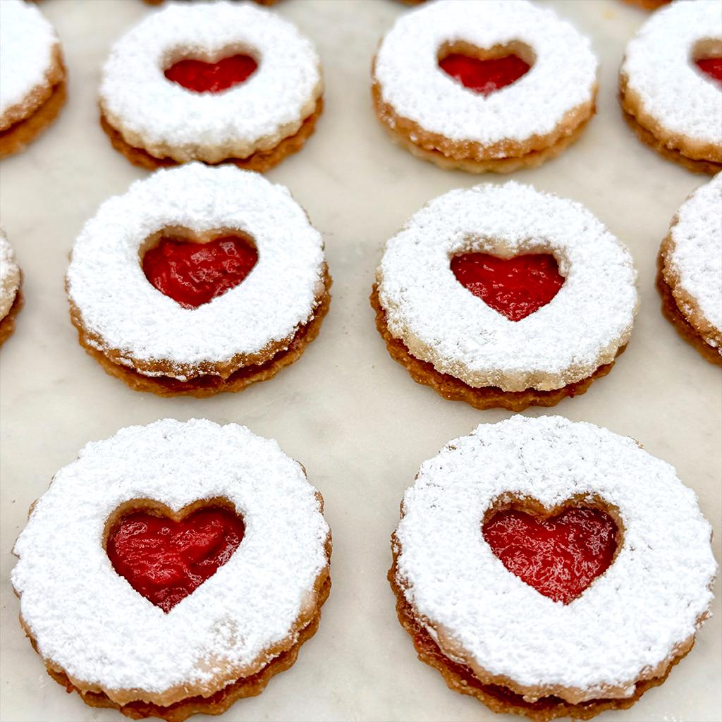 Linzer Heart Cookie cutter set - round scalloped with heart shaped - sweet scalloped perfection!